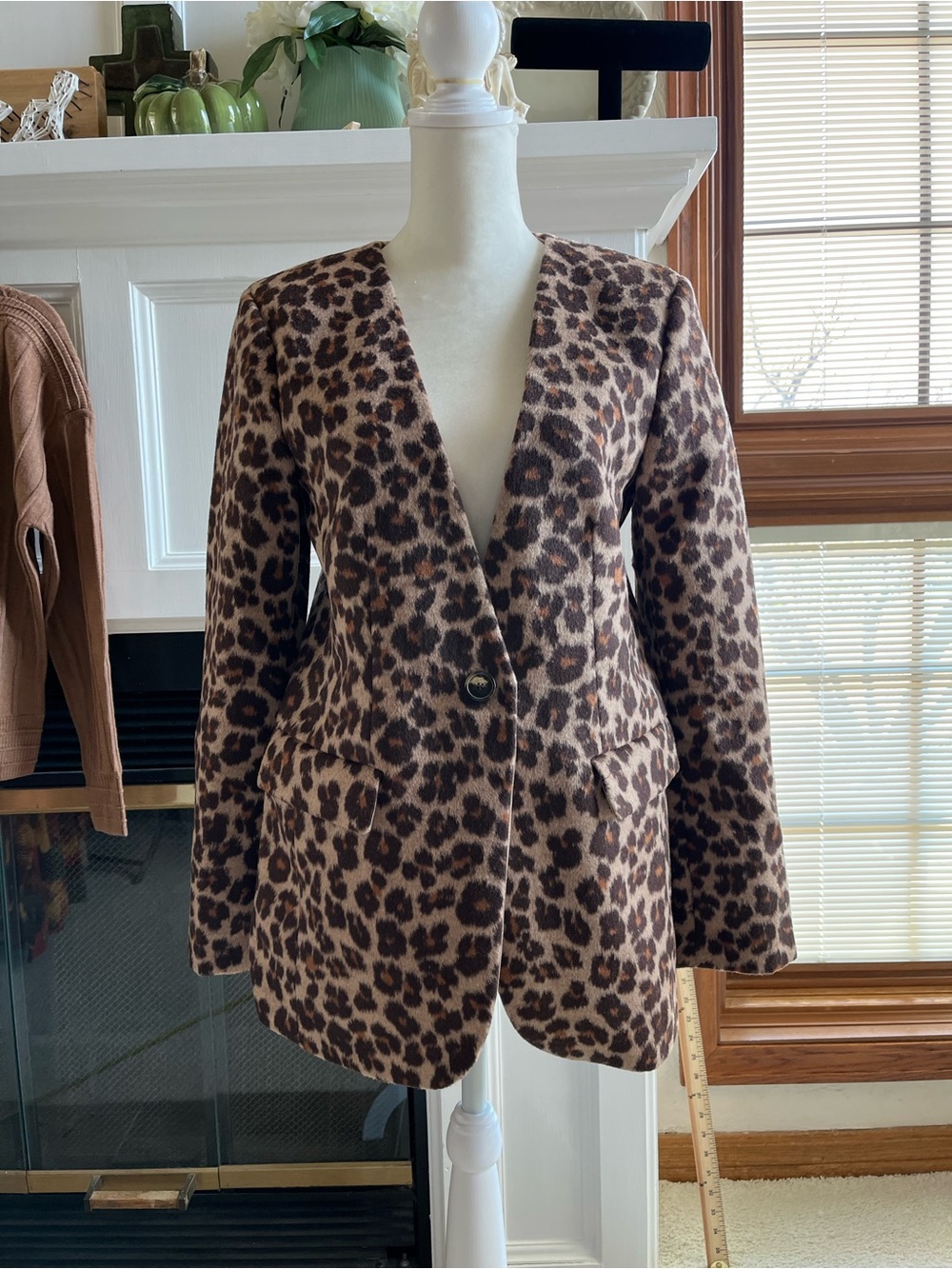 Ann Taylor Tailored V-Neck Single Button Blazer in Animal Print